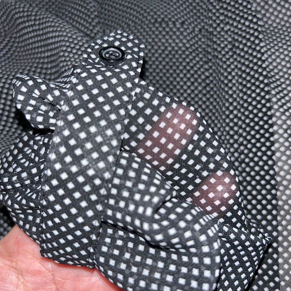 Covington Essentials - women’s sheer blouse - Picture 4 of 7